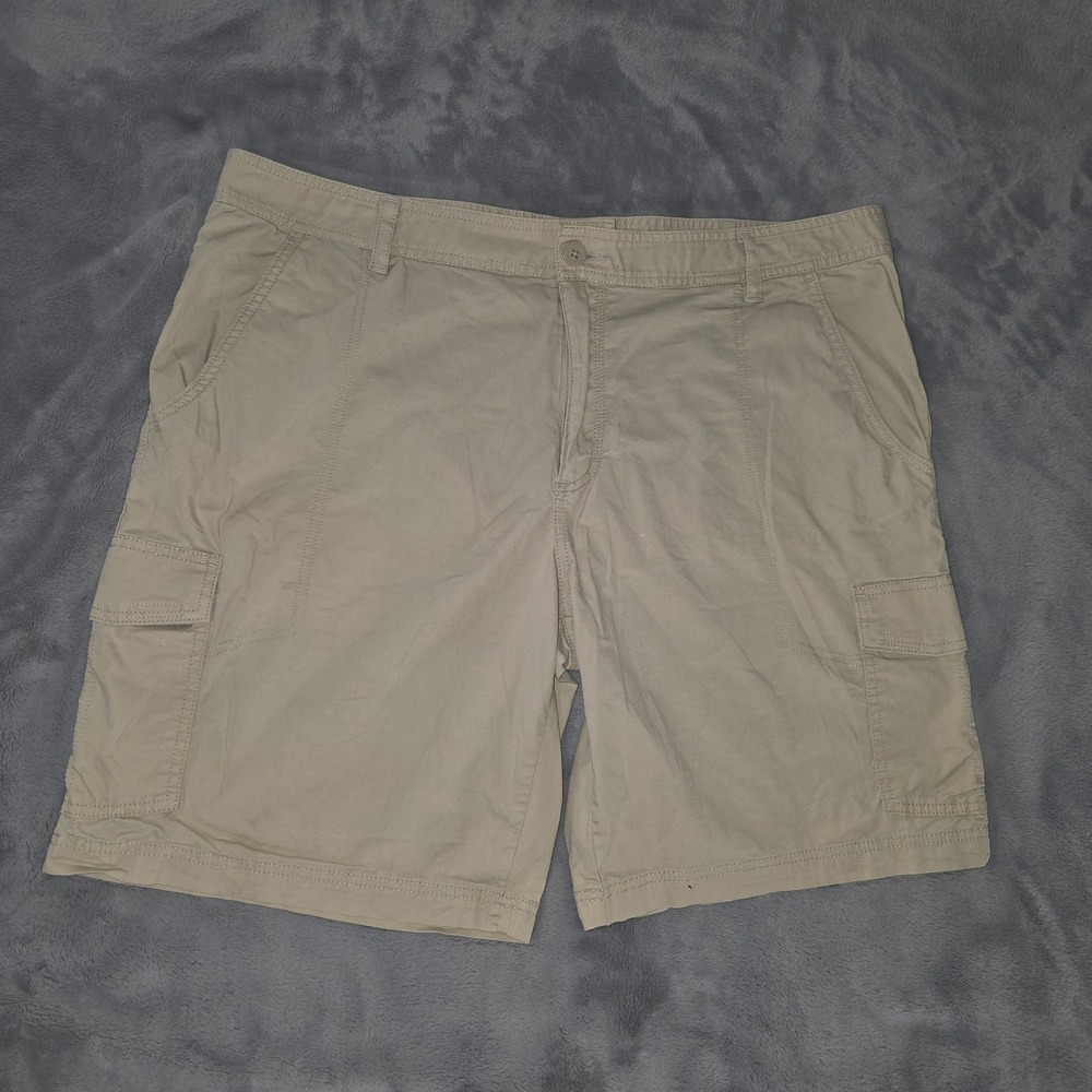 Columbia Shorts Mens Adult 42 Khaki Casual Shorts Logo Outdoor Omni Shield 42x10